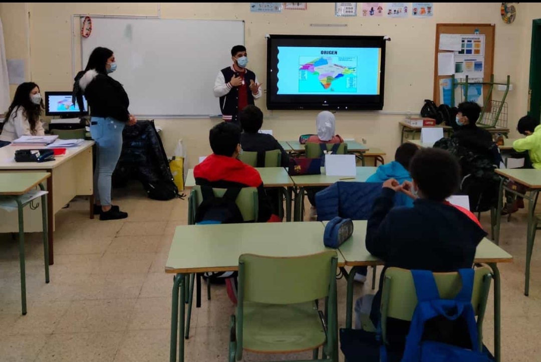  Charlas en el CEIP Lucentum sobre el Día Internacional del Pueblo Gitano