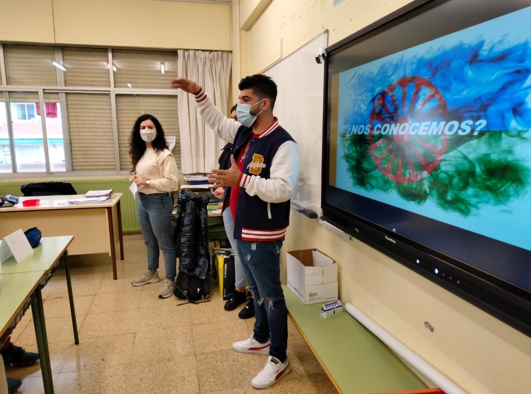  Charlas en el CEIP Lucentum sobre el Día Internacional del Pueblo Gitano