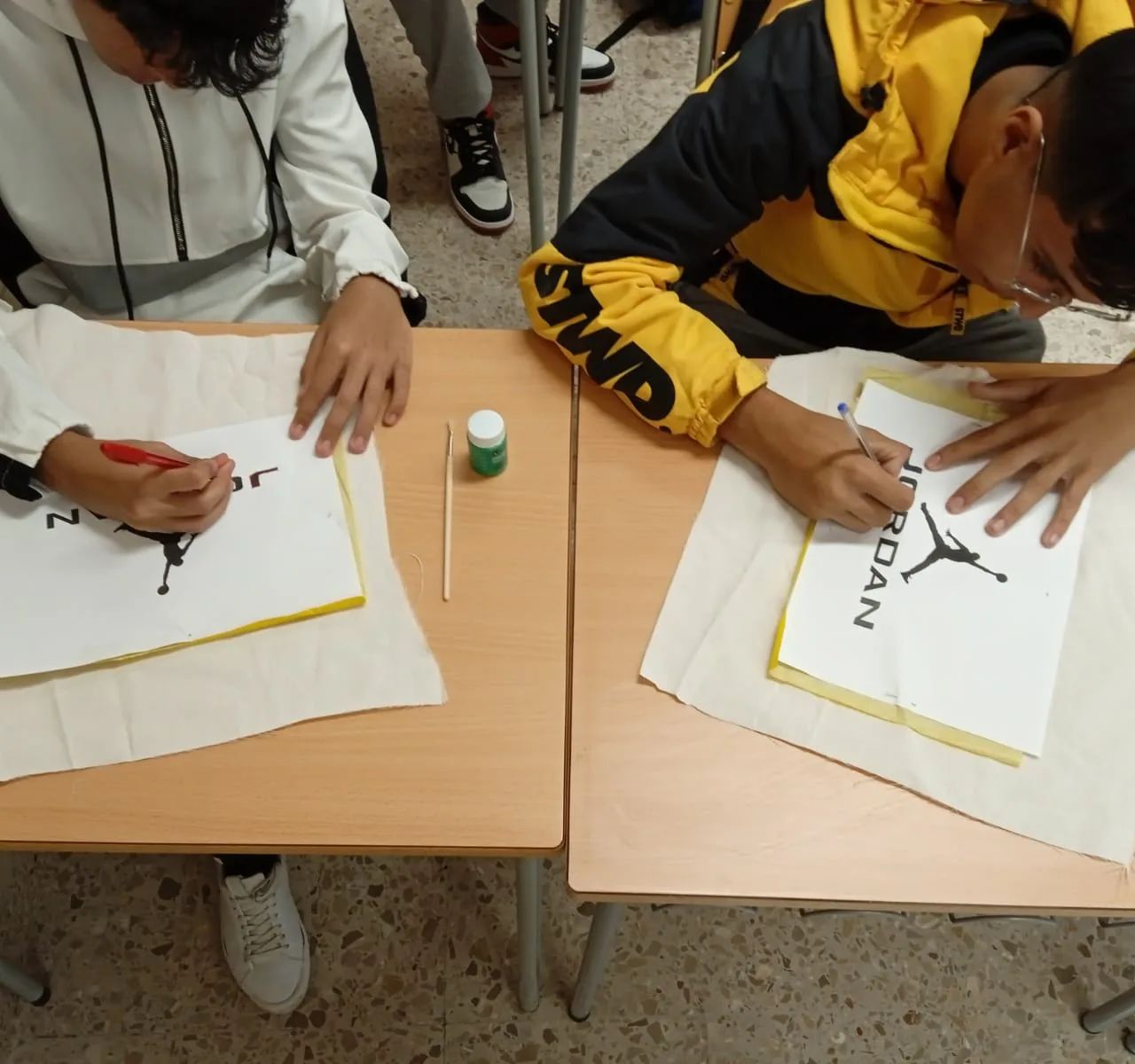    Taller de estampación de camisetas