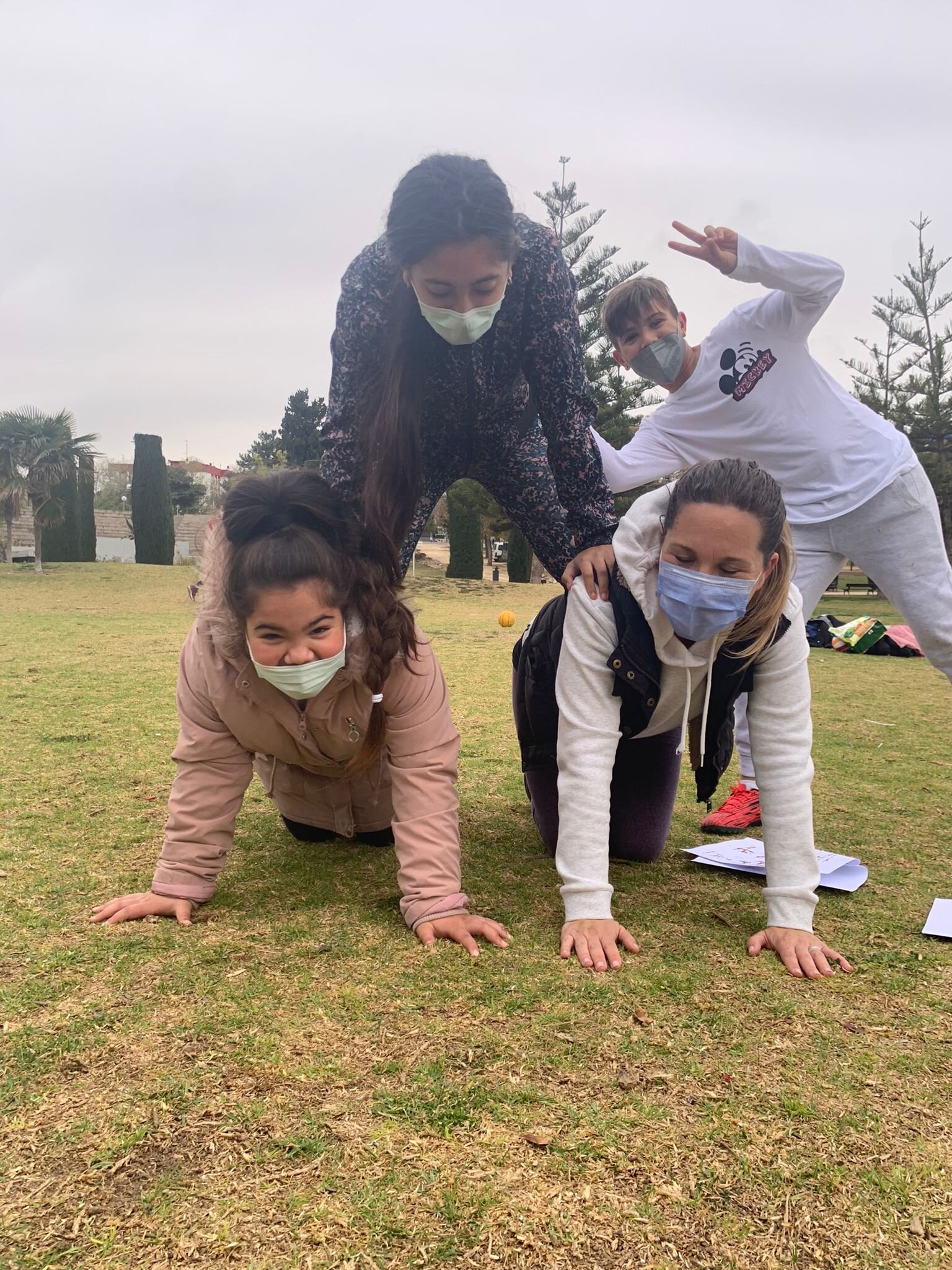 Juegos deportivos cooperativos en el Parque Lo Morant 