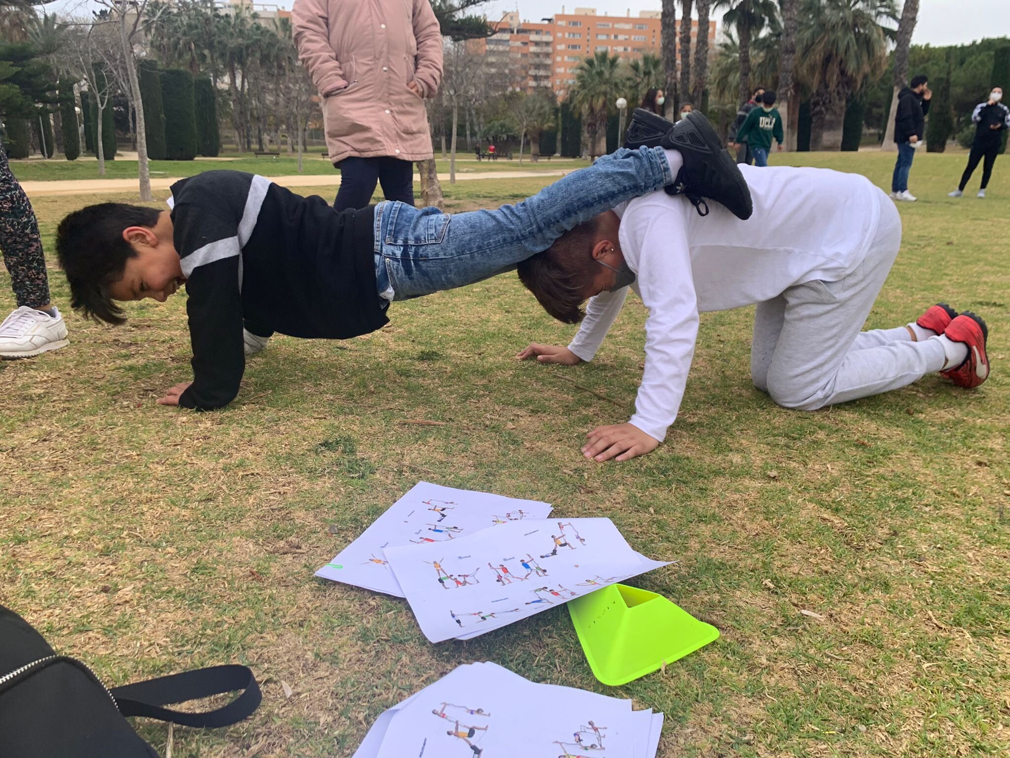 Juegos deportivos cooperativos en el Parque Lo Morant 