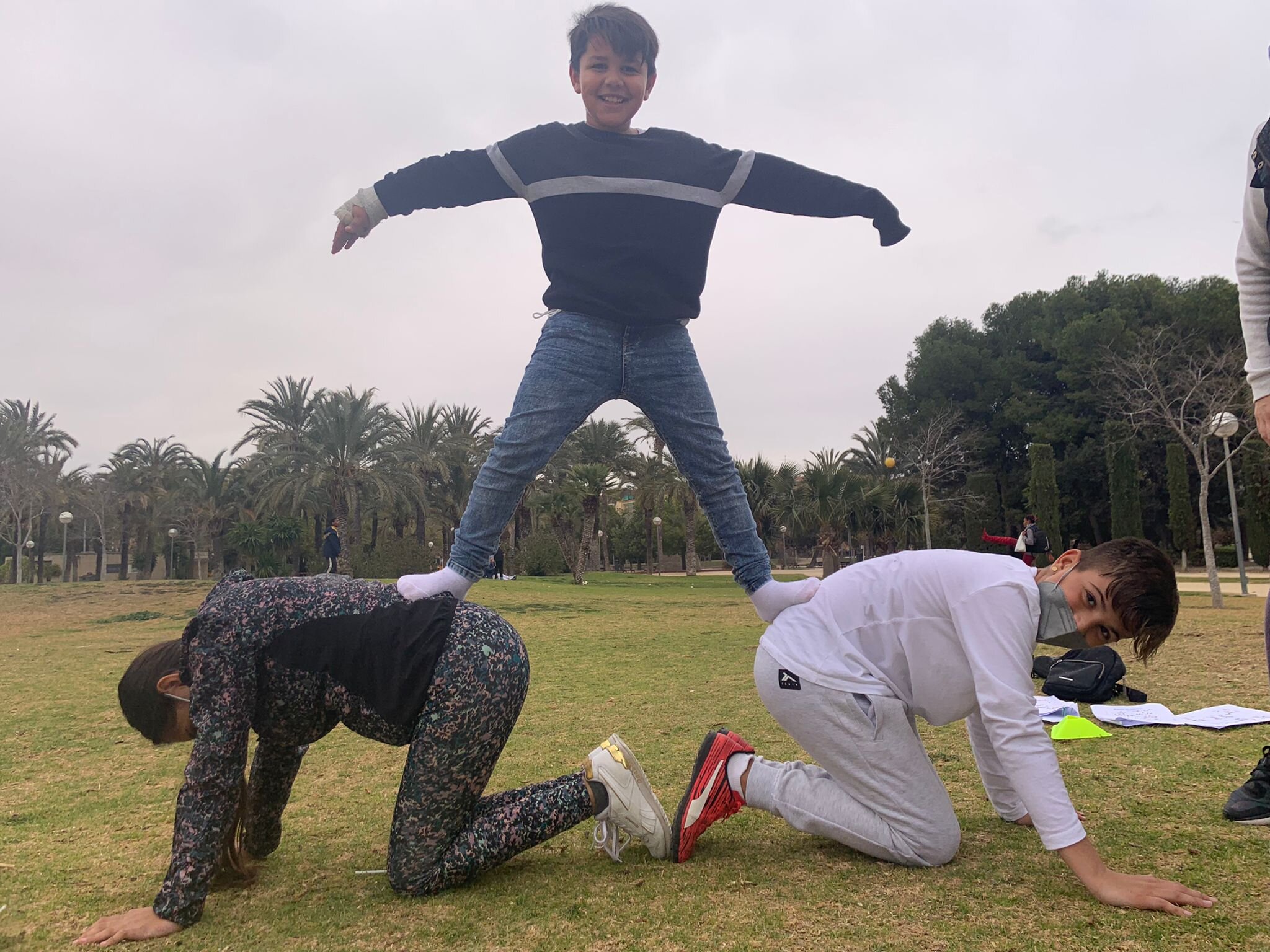 Juegos deportivos cooperativos en el Parque Lo Morant