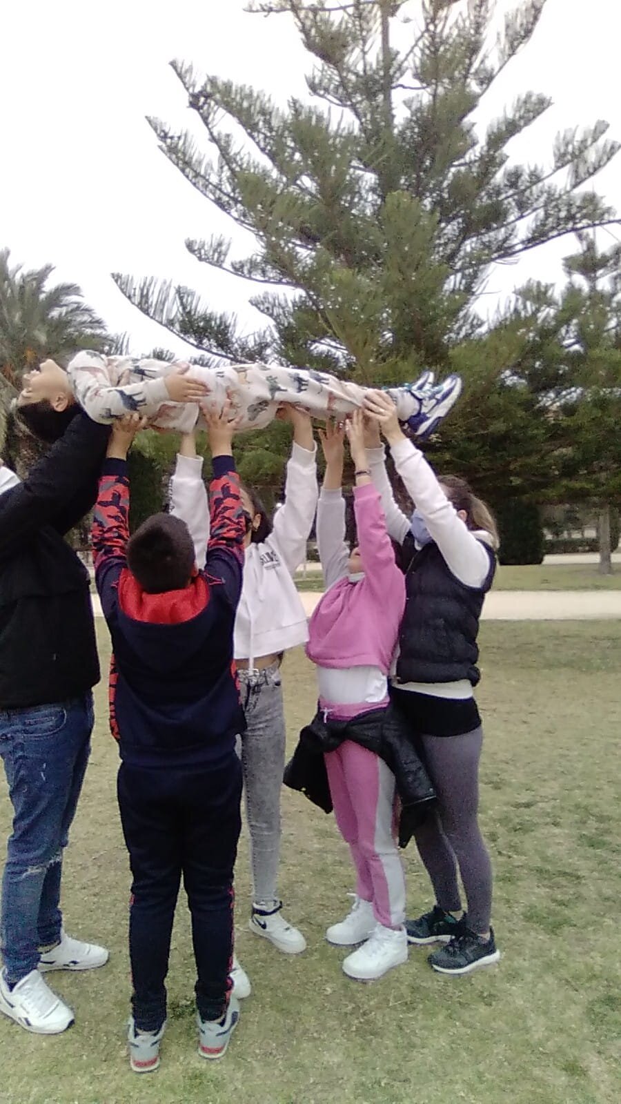 Juegos deportivos cooperativos en el Parque Lo Morant