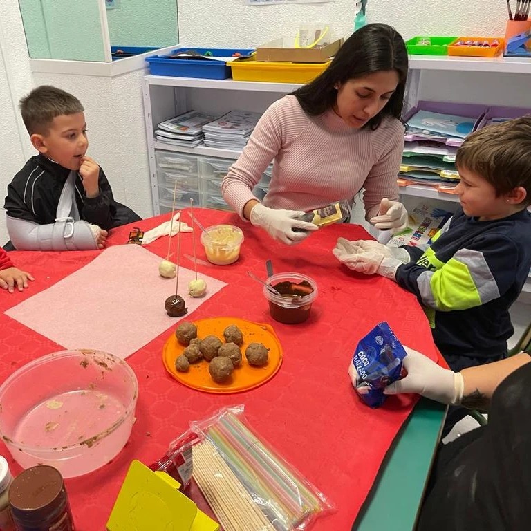    Taller de cocina con el grupo de Infantil de Impulsa Kumpania