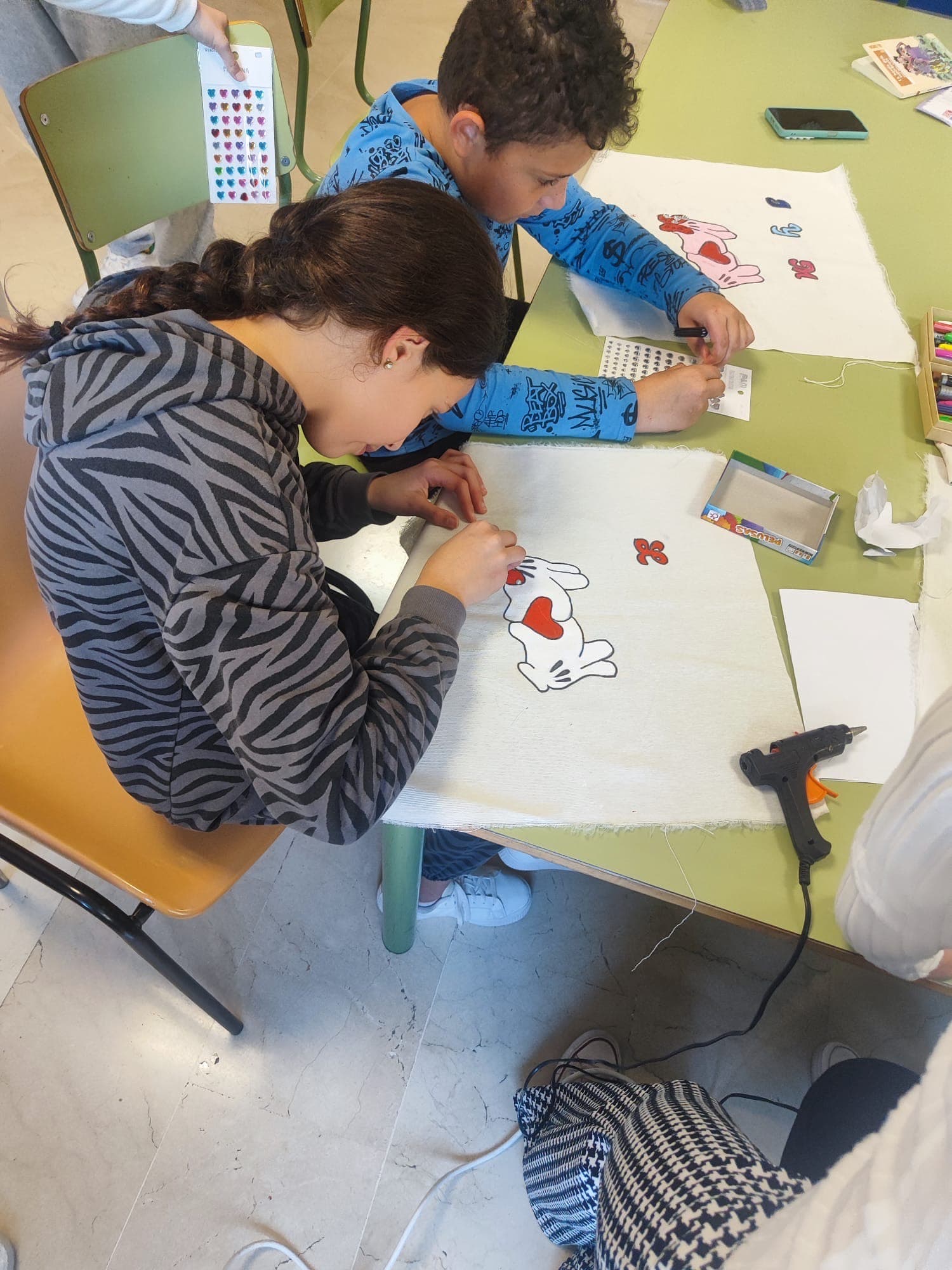 TALLER DE COJINES POR SAN VALENTÍN 
    . 
   