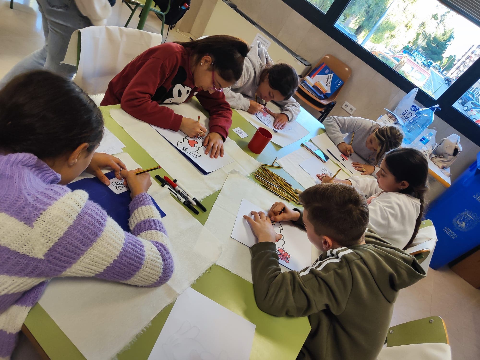 TALLER DE COJINES POR SAN VALENTÍN 
    . 
   