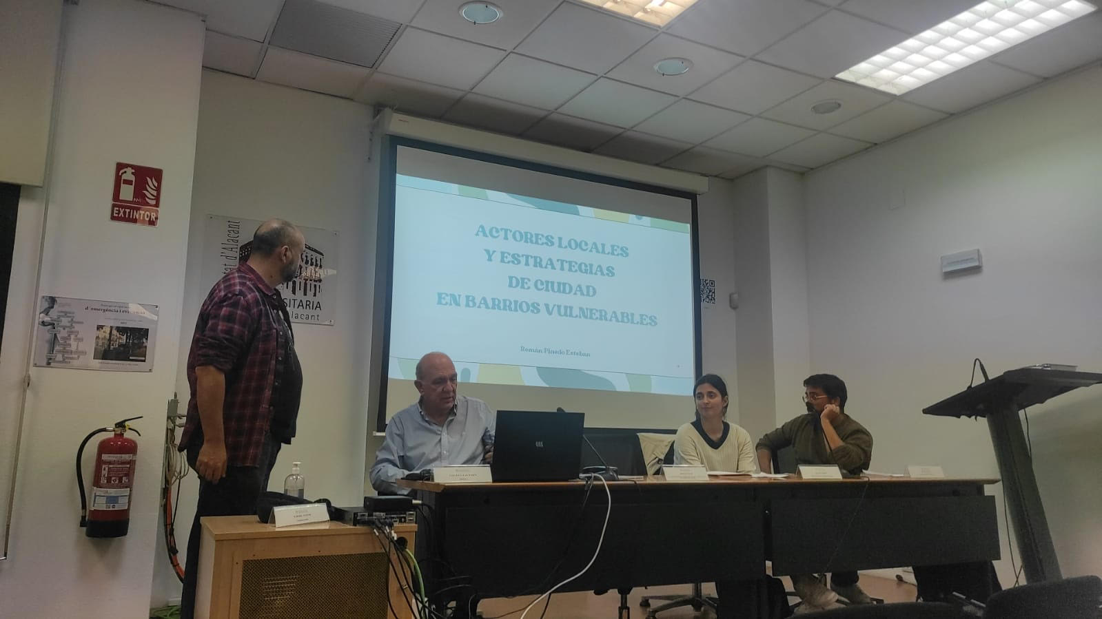 EXPERIENCIAS DE TRABAJO COMUNITARIO EN BARRIOS  