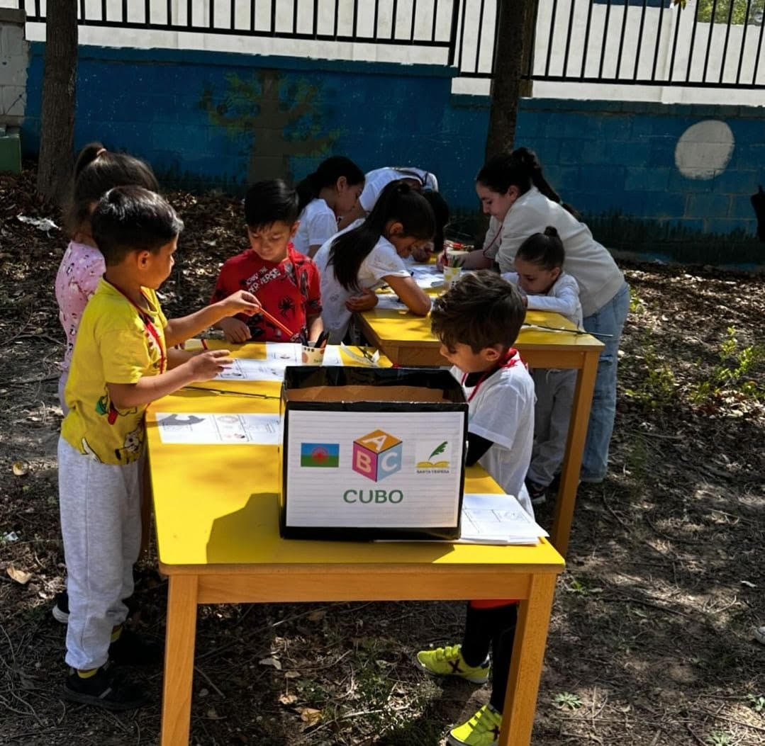  CELEBRANDO EL 8 DE ABRIL EN CEIP SANTA TERESA DE VILLENA  