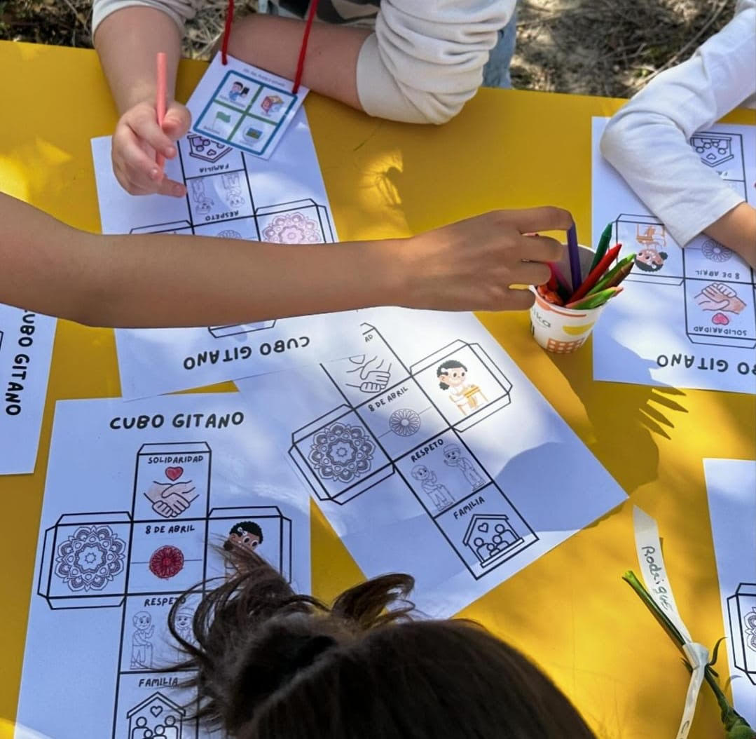  CELEBRANDO EL 8 DE ABRIL EN CEIP SANTA TERESA DE VILLENA  