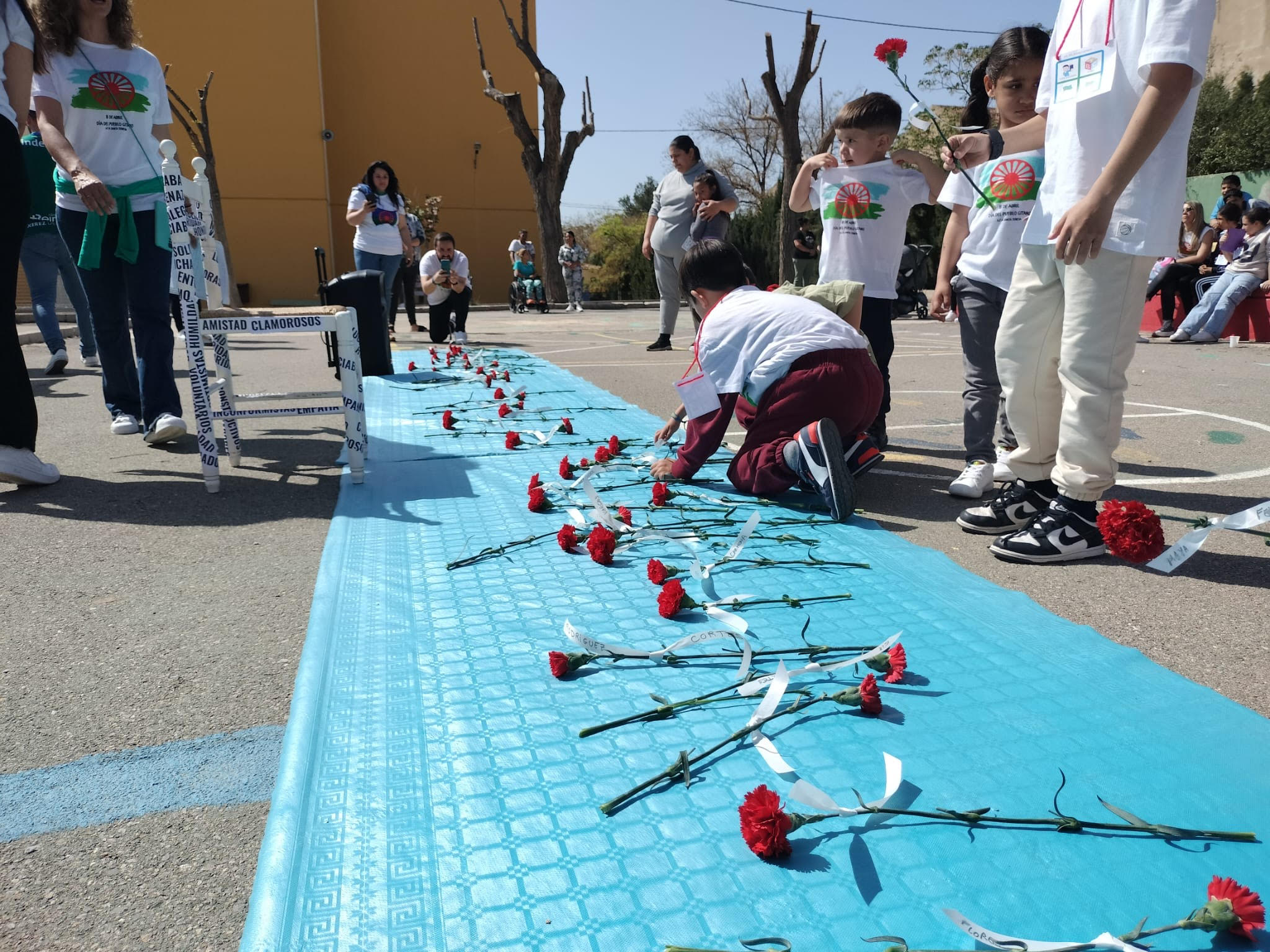  CELEBRANDO EL 8 DE ABRIL EN CEIP SANTA TERESA DE VILLENA  