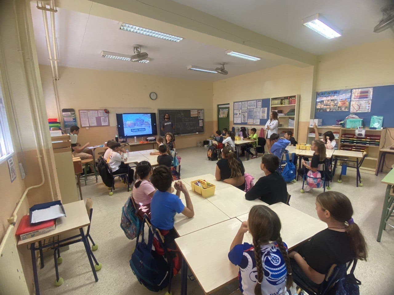 Taller de lengua romaní en el CEIP Monte Benacantil.
  . 


   
