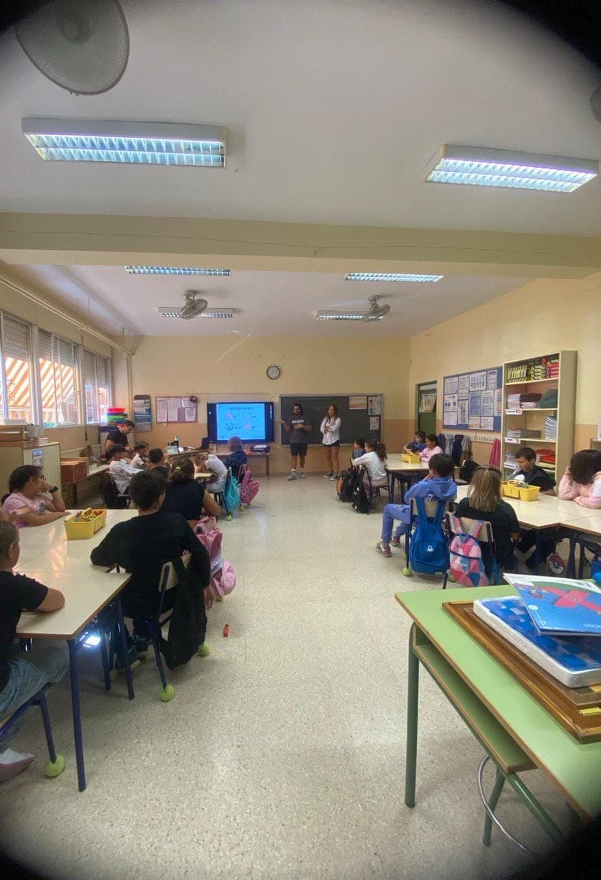 Taller de lengua romaní en el CEIP Monte Benacantil.
  . 


   