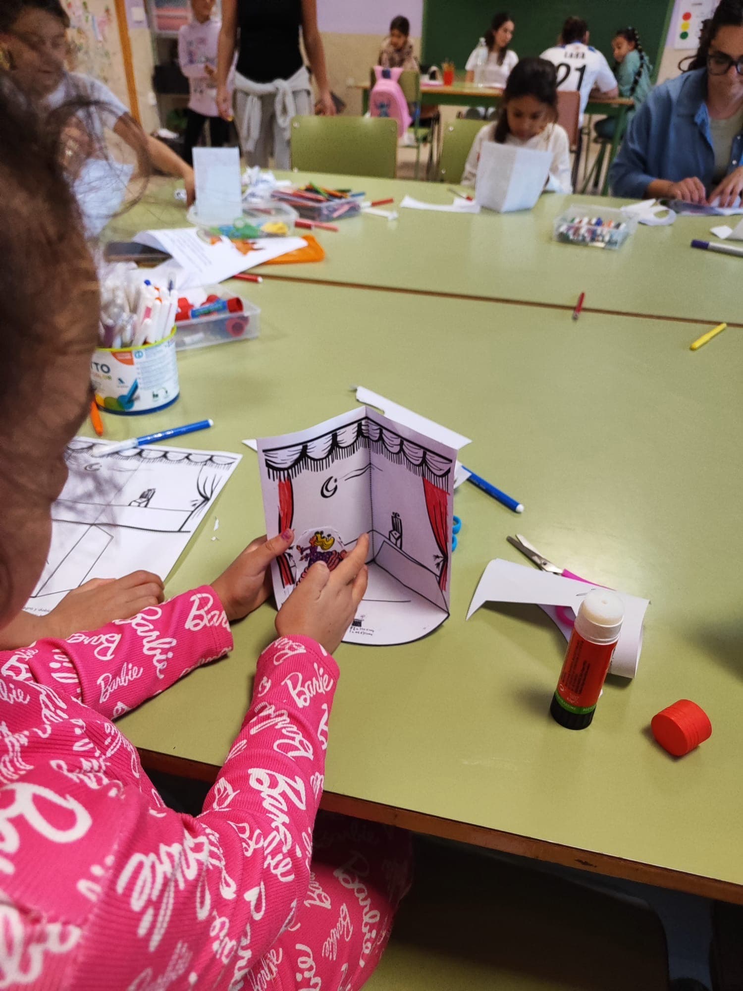 Taller por el día del Flamenco con primaria. 
  . 


   
