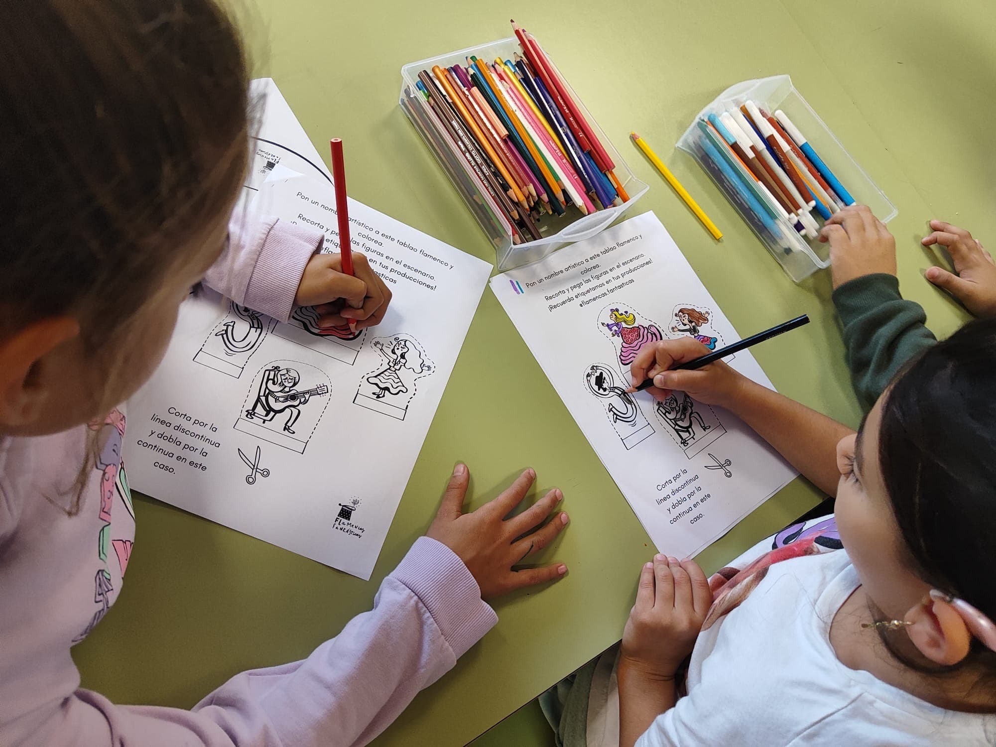 Taller por el día del Flamenco con primaria. 
  . 
   