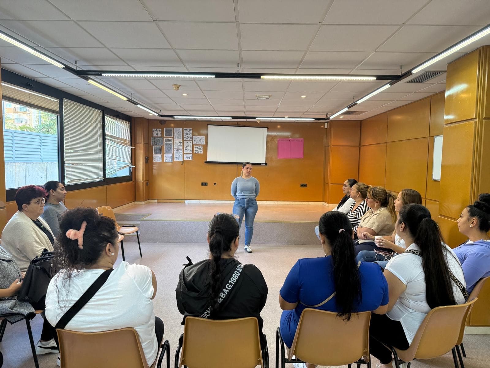 Taller de igualdad con las mujeres del grupo Virgen del Carmen. 
  . 


   