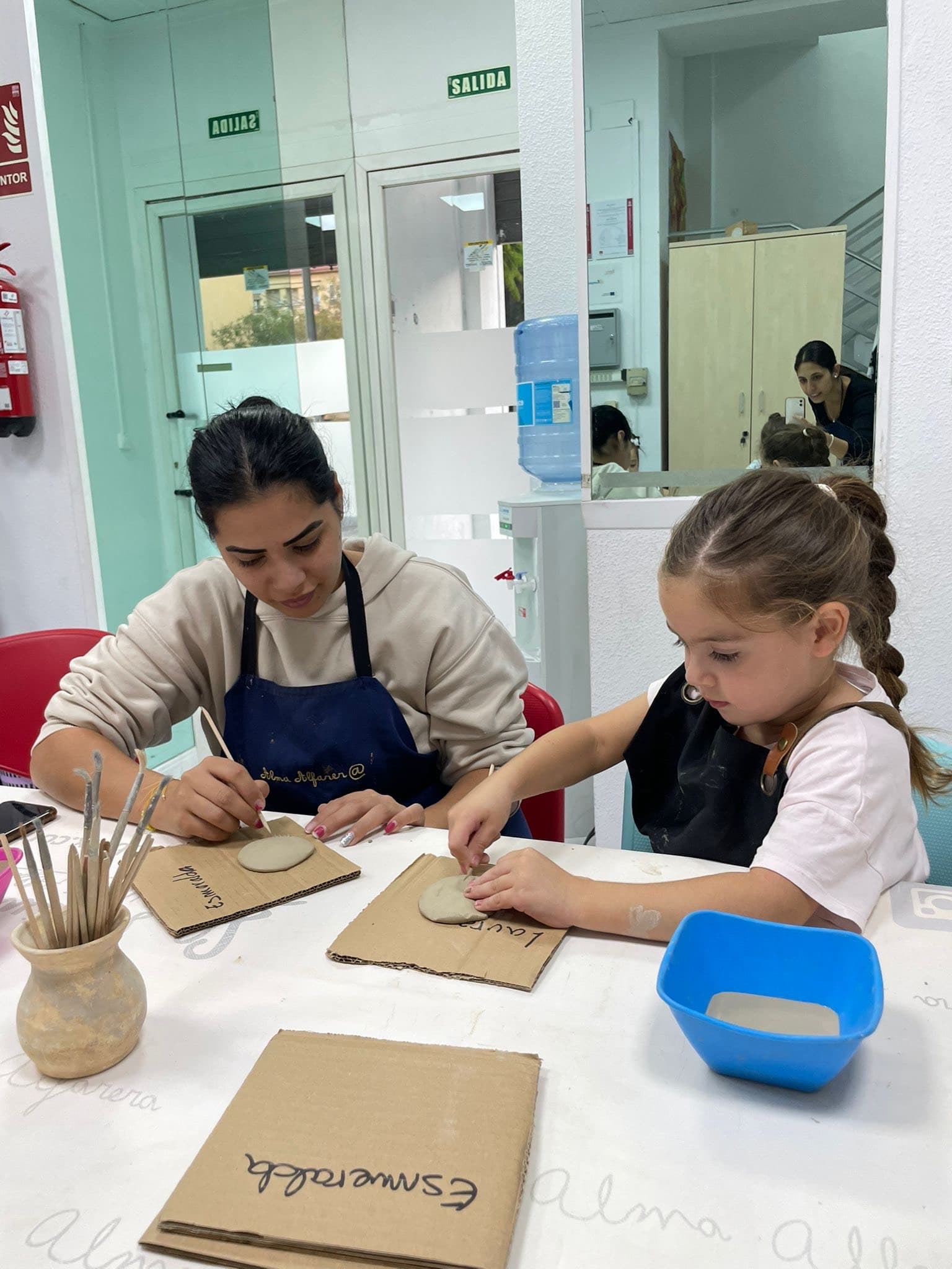 Taller de Alfarería con grupo de Infantil y sus familias 
  . 


   