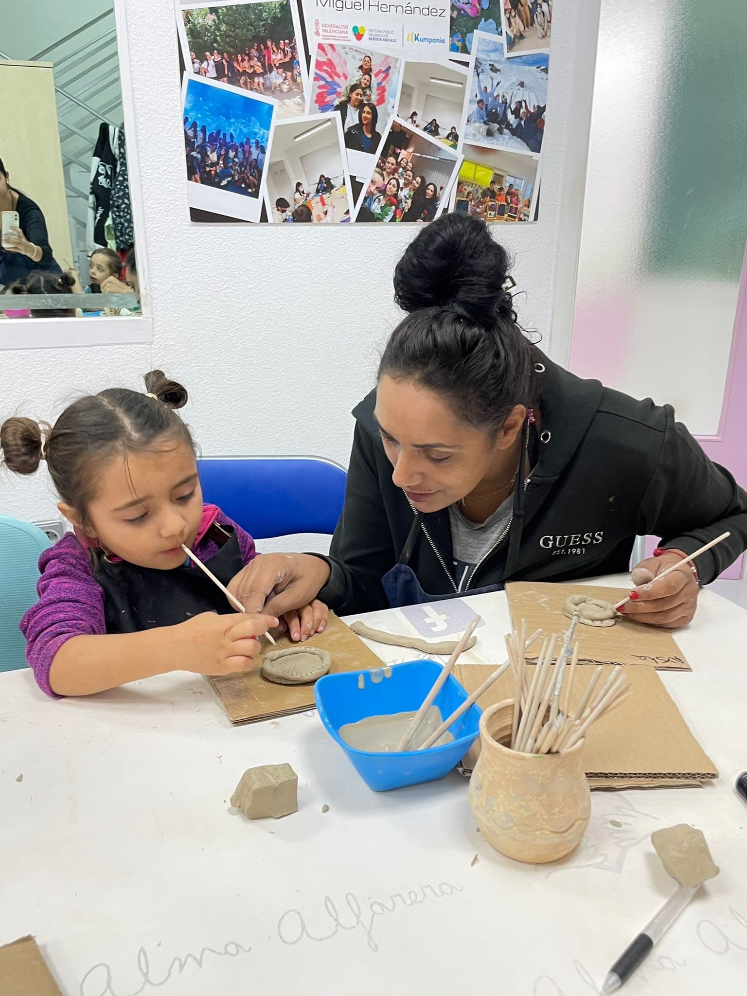 Taller de Alfarería con grupo de Infantil y sus familias 
  . 


   