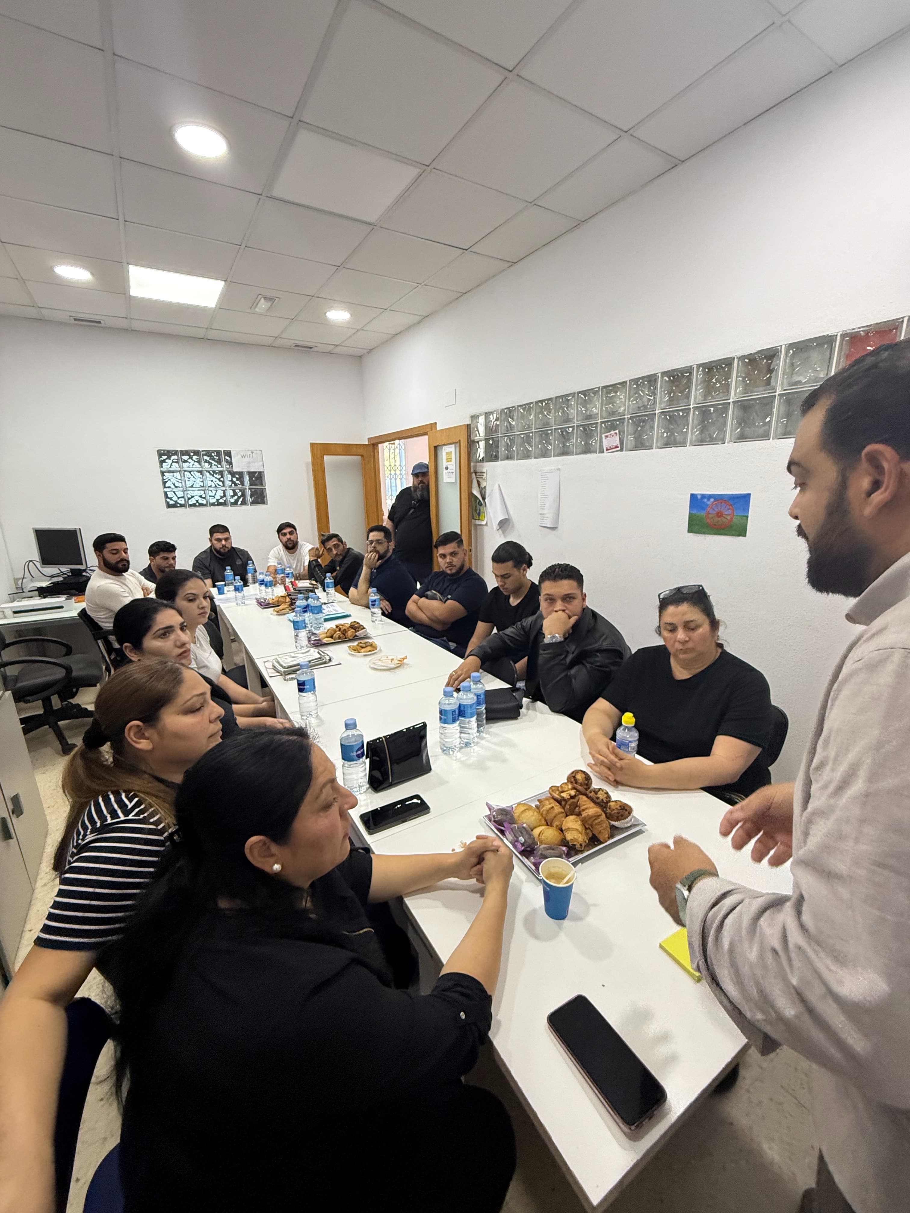  PRIMERAS FORMACIONES DE LA AGENCIA DE INSERCIÓN SOCIO LABORAL 


