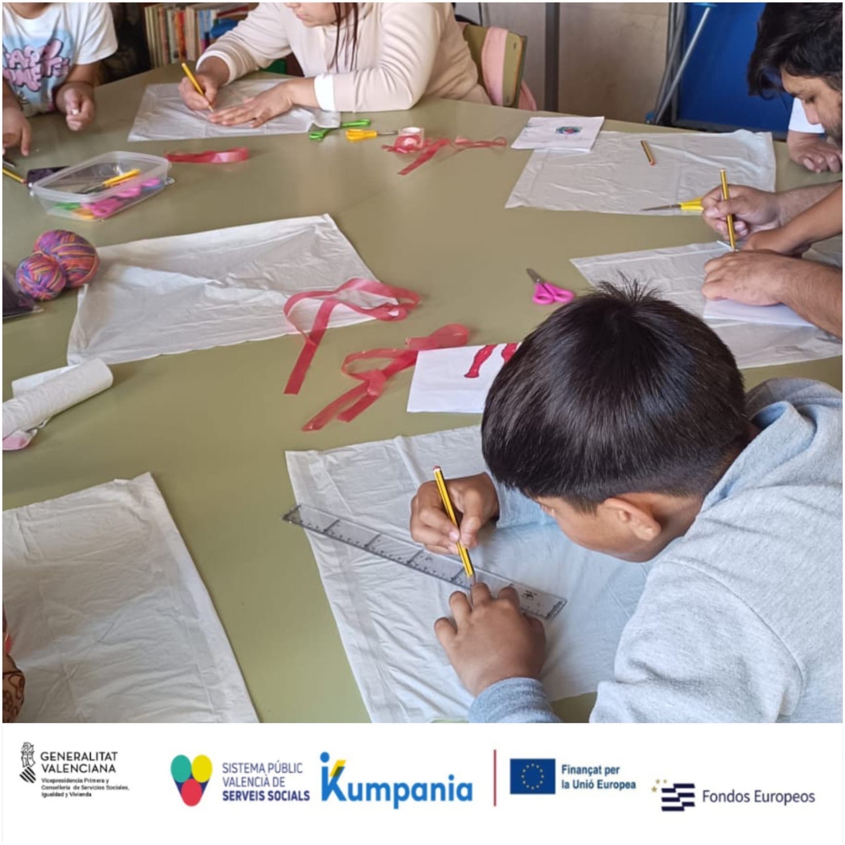 TALLER DE COMETAS EN CONMEMORACIÓN DEL DÍA DEL PUEBLO GITANO  L 
  
