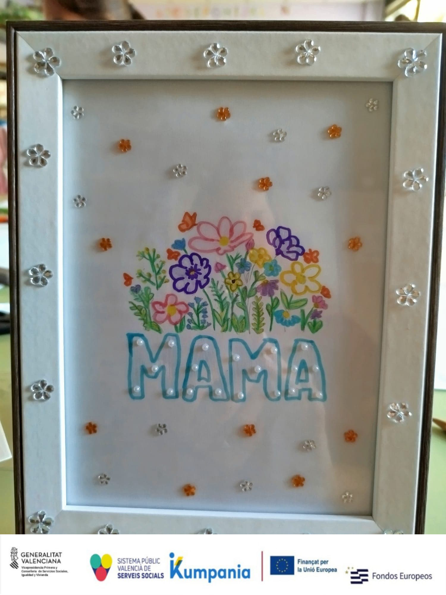  Talleres por el día de la madre con primaria y secundaria
 L 
  
