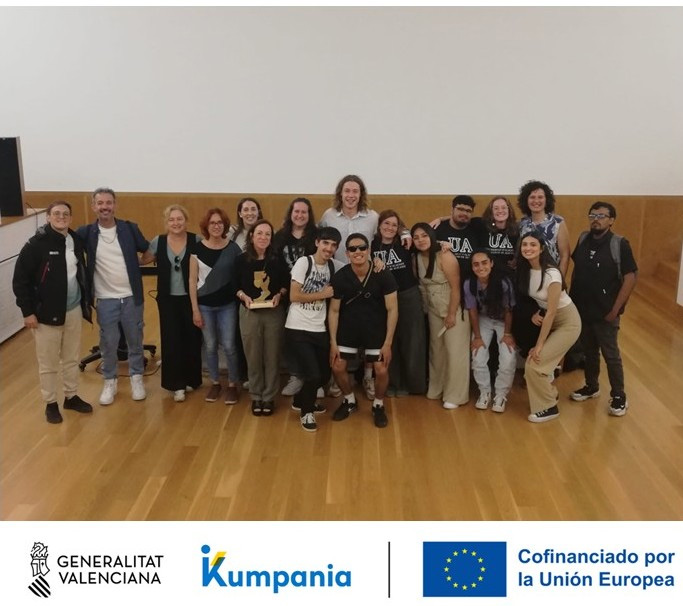  Kumpania participa en una charla motivacional de referentes en la UA
  
