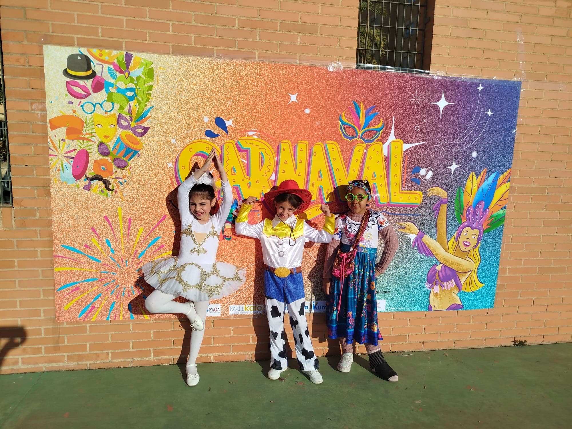 Carnaval comunitario.  . 
   